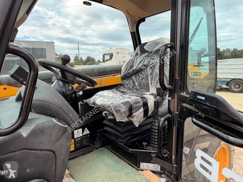 Teleskopický manipulátor JCB 540-180
