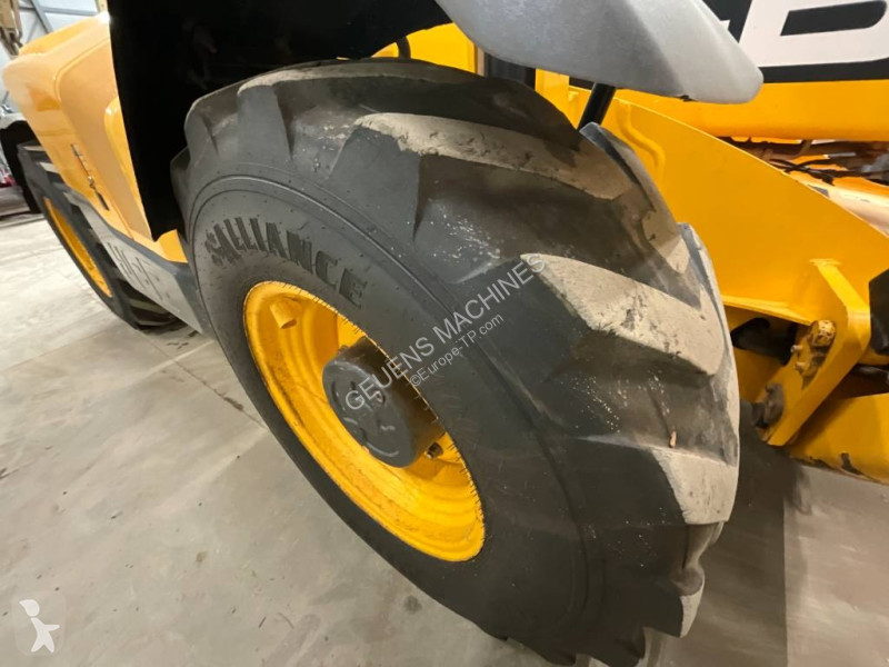 رافعة شوكية تلسكوبية JCB