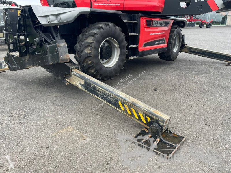 Телескопічний навантажувач Manitou MRT 3060