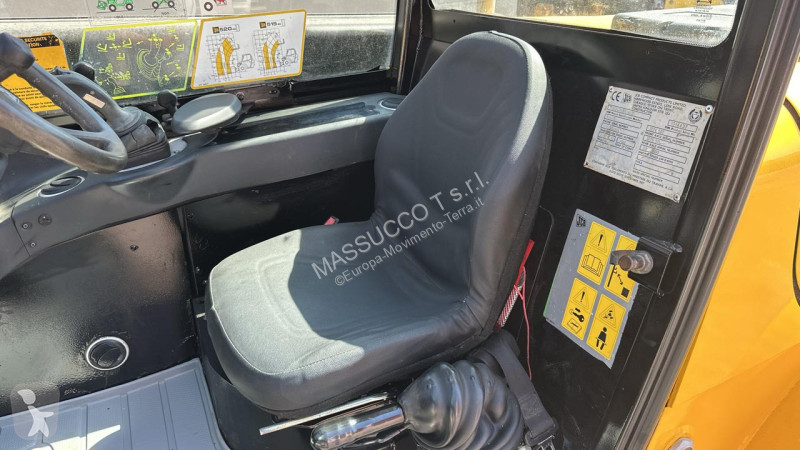 رافعة شوكية تلسكوبية JCB 4x4