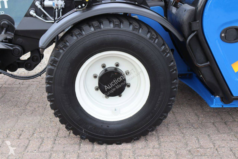 Teleskopický manipulátor New Holland LM628