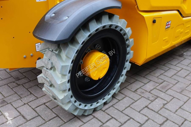 رافعة شوكية تلسكوبية JCB 525-60E Valid...