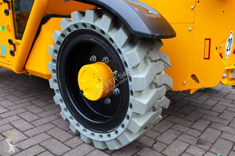 رافعة شوكية تلسكوبية JCB 525-60E Valid...