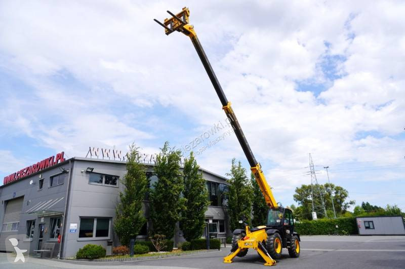 Încărcător telescopic JCB 14 m / 1800 MTH