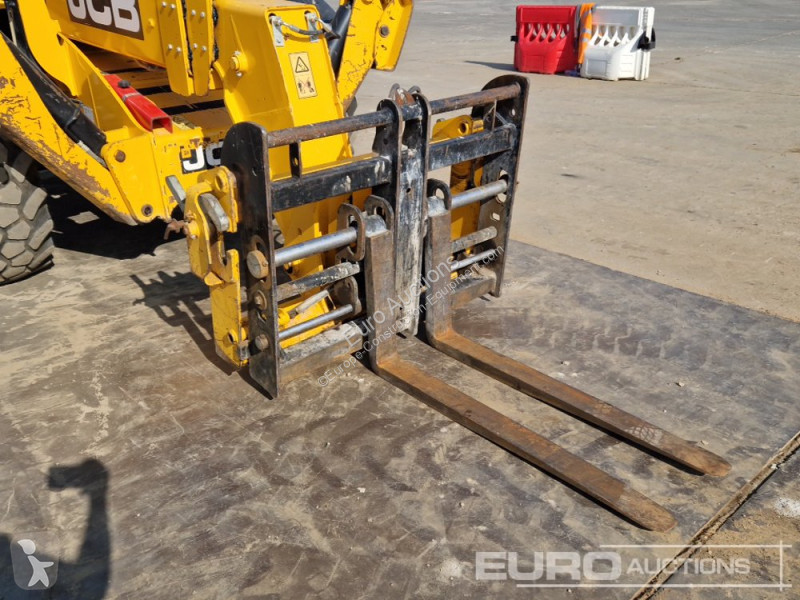 رافعة شوكية تلسكوبية JCB 540-140 Hi Viz