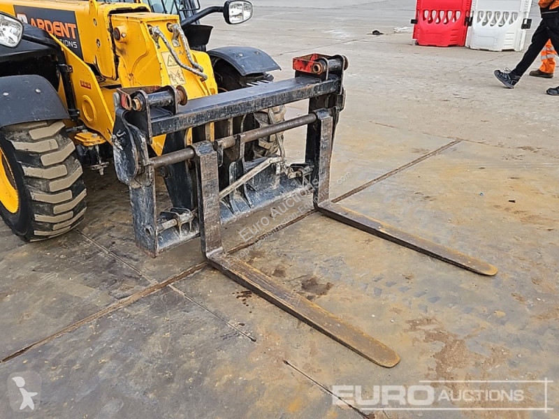 رافعة شوكية تلسكوبية JCB 525-60 Hi Viz
