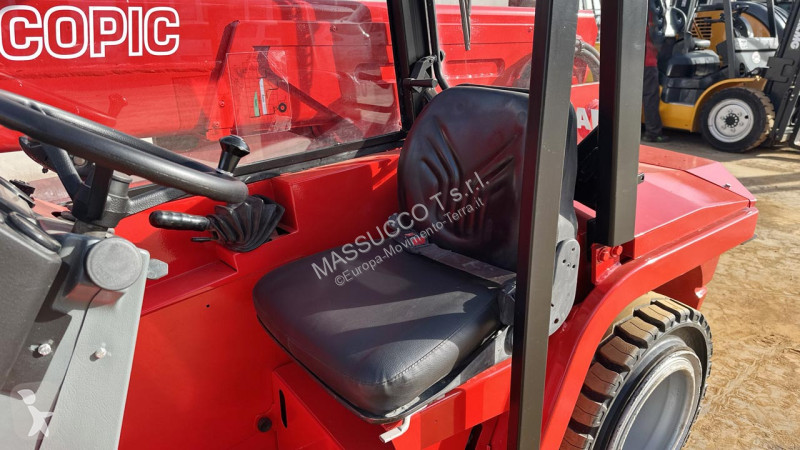 Teleskopický manipulátor Manitou BT 420 4x4