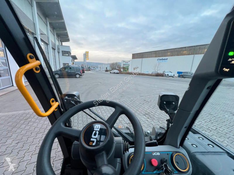 رافعة شوكية تلسكوبية JCB 35-22E Teletruck / nur...