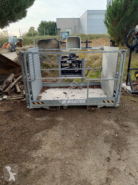 Teleskopický manipulátor Manitou MRT 1840