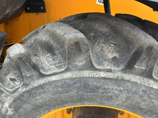 رافعة شوكية تلسكوبية JCB