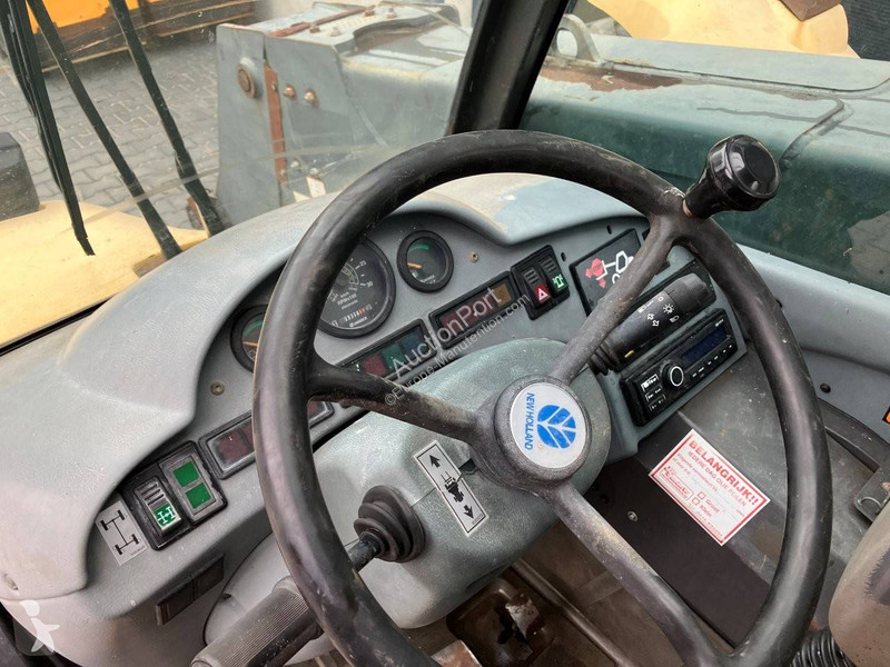 Teleskopický manipulátor New Holland LM410