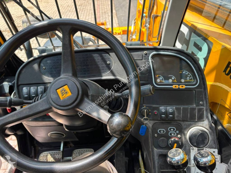 رافعة شوكية تلسكوبية JCB
