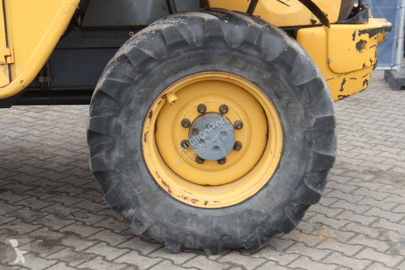 Телескопичен товарач New Holland LM 410
