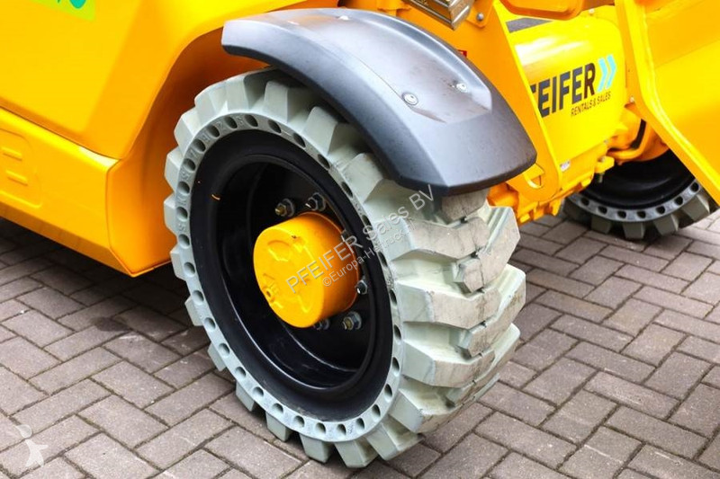 رافعة شوكية تلسكوبية JCB 525-60E Valid...