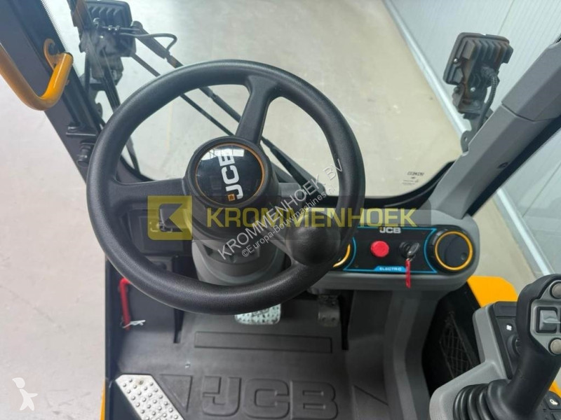Sollevatori telescopici JCB 35-22E Demo