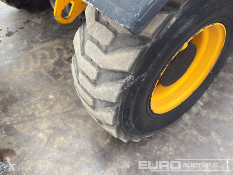 رافعة شوكية تلسكوبية JCB 525-60 Hi Viz