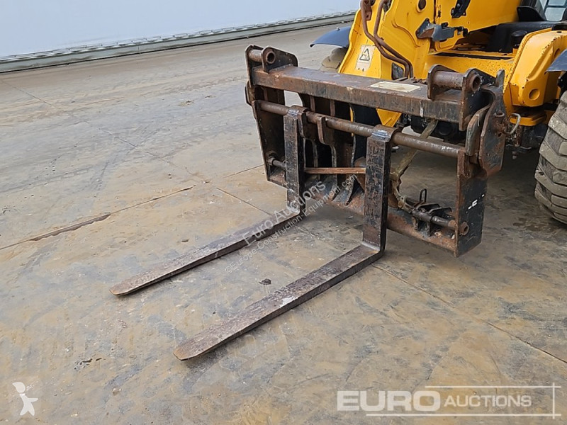 Teleskopický vozík JCB 525-60 Hi Viz