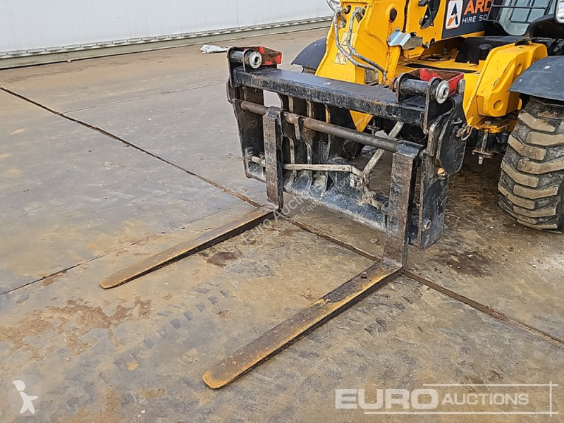 رافعة شوكية تلسكوبية JCB 525-60 Hi Viz