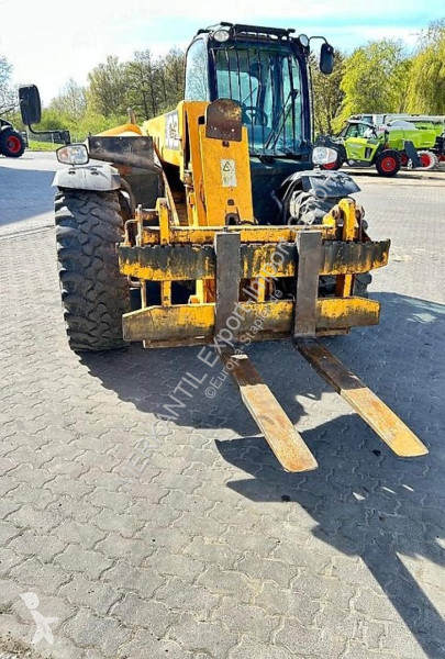 رافعة شوكية تلسكوبية JCB