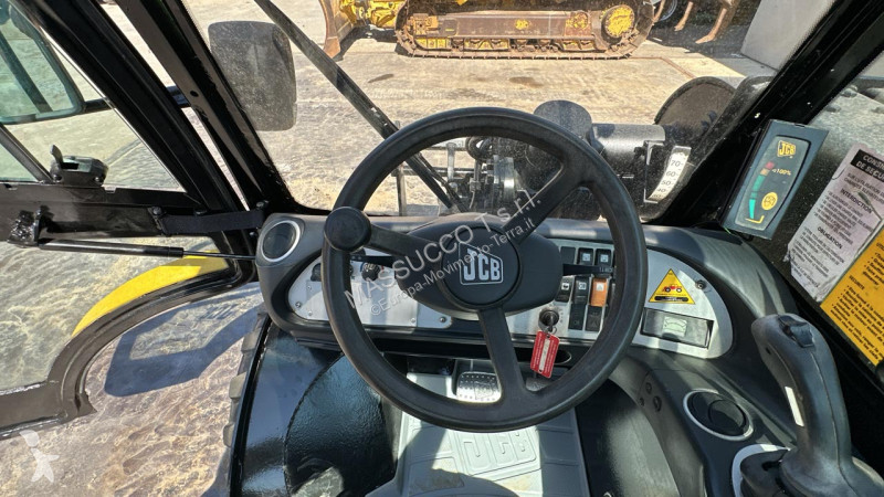 رافعة شوكية تلسكوبية JCB 4x4