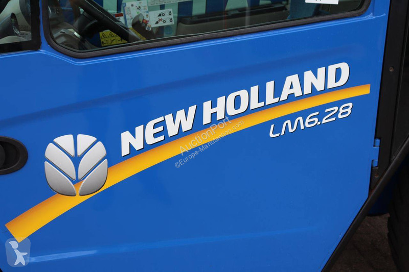 Teleskopický manipulátor New Holland LM628