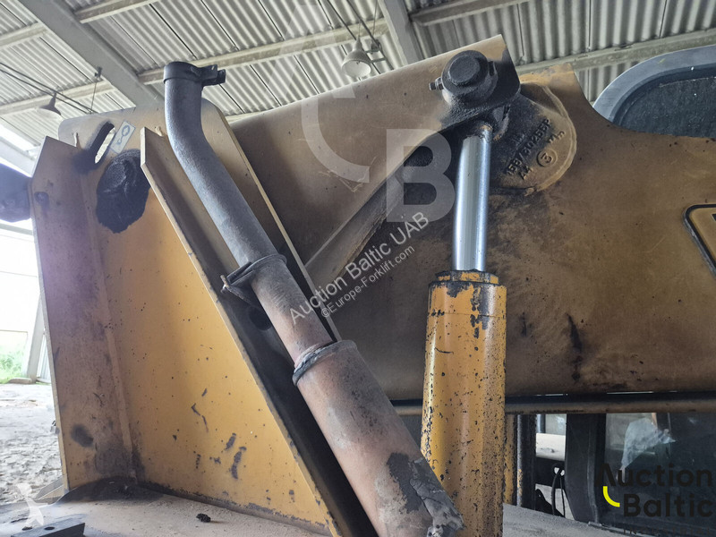 Teleskopický vozík JCB 535-67