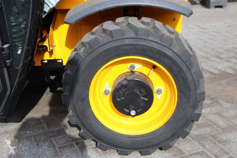 Телескопический погрузчик JCB 514-40 CON