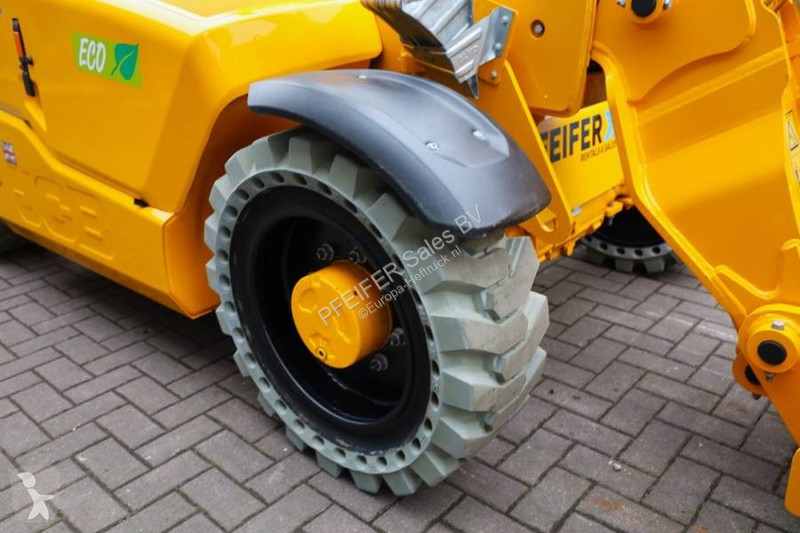 رافعة شوكية تلسكوبية JCB 525-60E Valid...