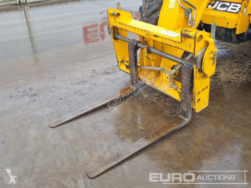 Teleskopický vozík JCB 535-95