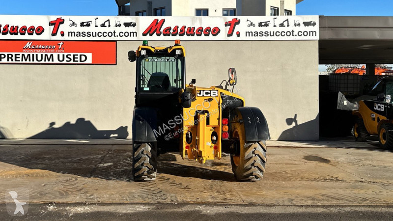 رافعة شوكية تلسكوبية JCB