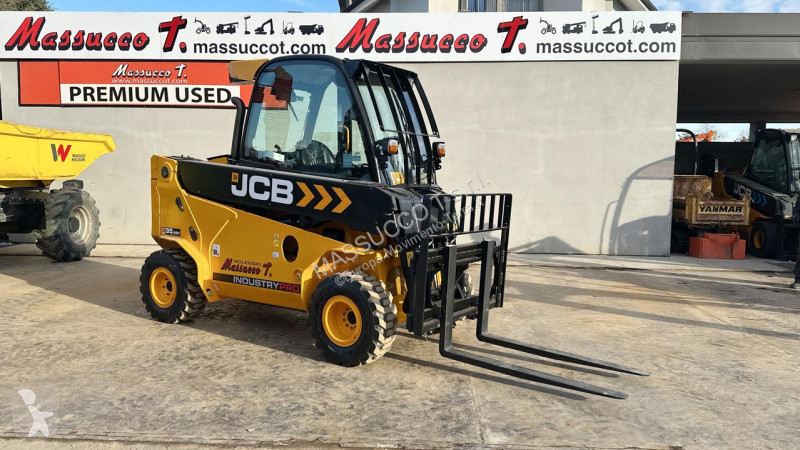 رافعة شوكية تلسكوبية JCB 35-26D 4x4