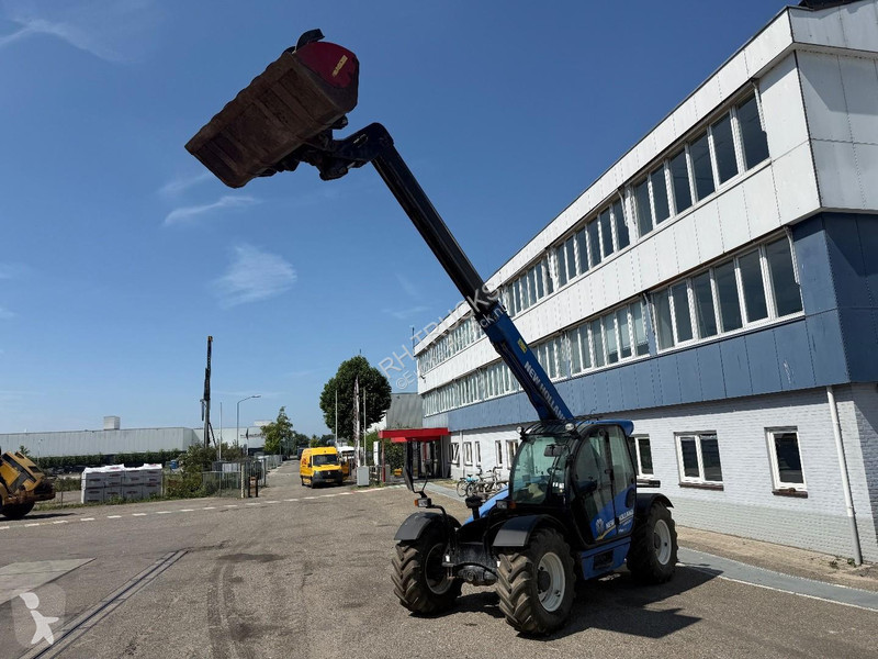 Teleskopický manipulátor New Holland LM5060 CE7...