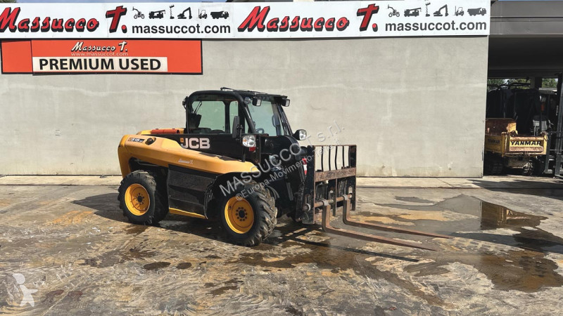 Teleskopický vozík JCB TH 4X4
