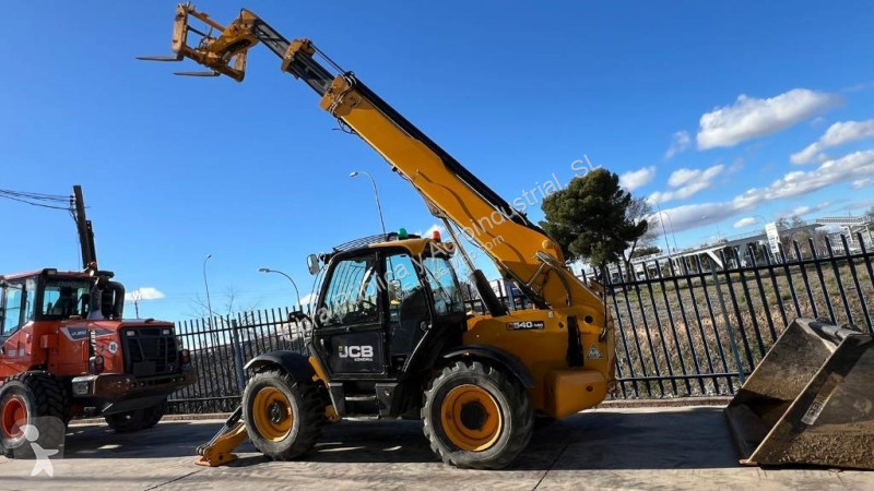 رافعة شوكية تلسكوبية JCB