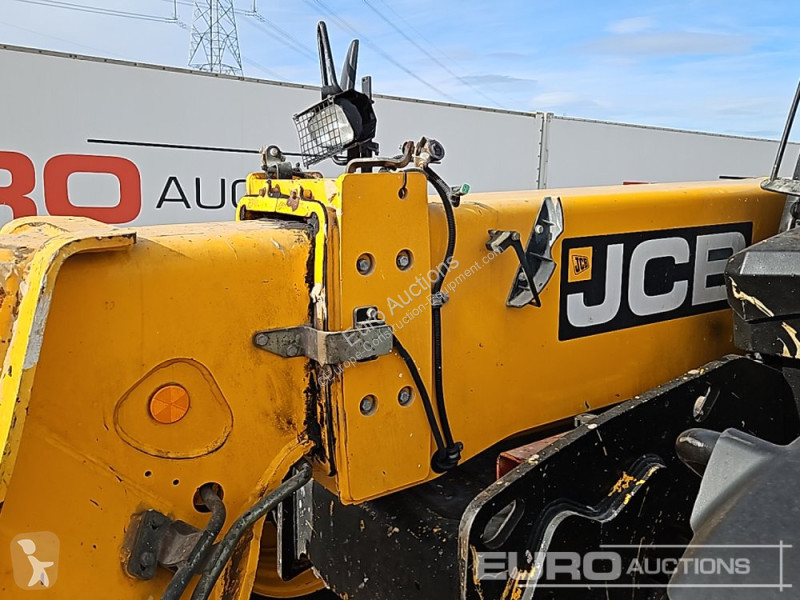 Teleskopický vozík JCB 560-80
