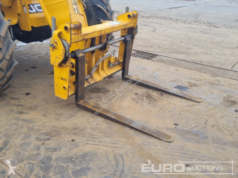 Teleskopický vozík JCB 535-95