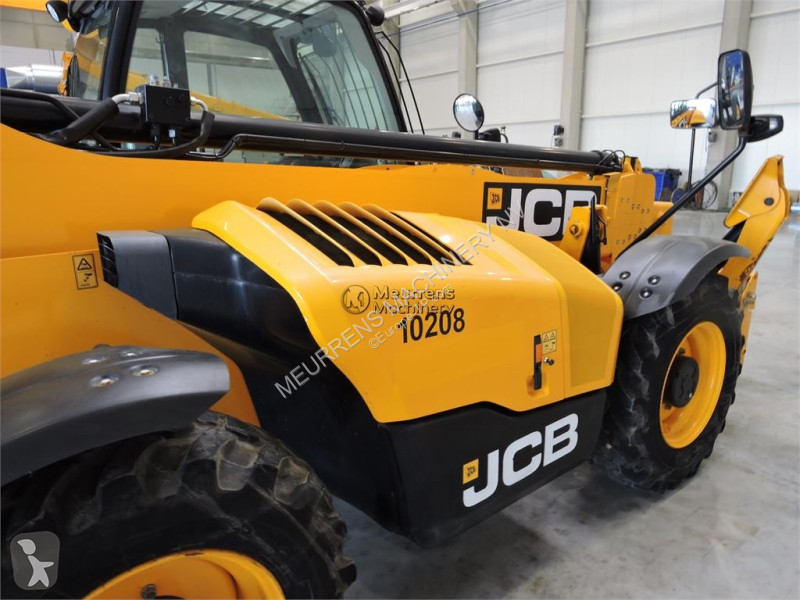 رافعة شوكية تلسكوبية JCB
