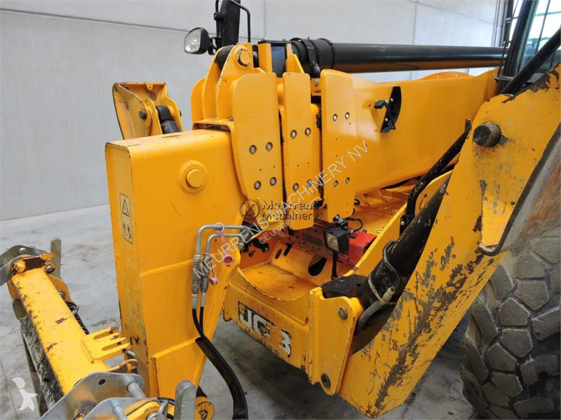 رافعة شوكية تلسكوبية JCB