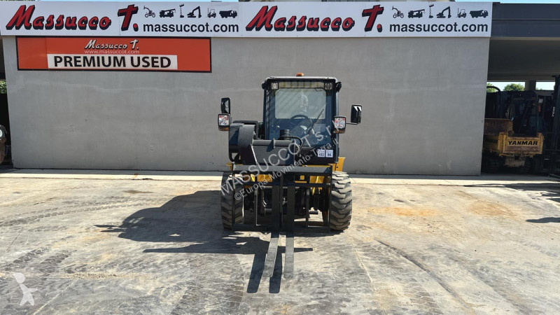 رافعة شوكية تلسكوبية JCB 4x4