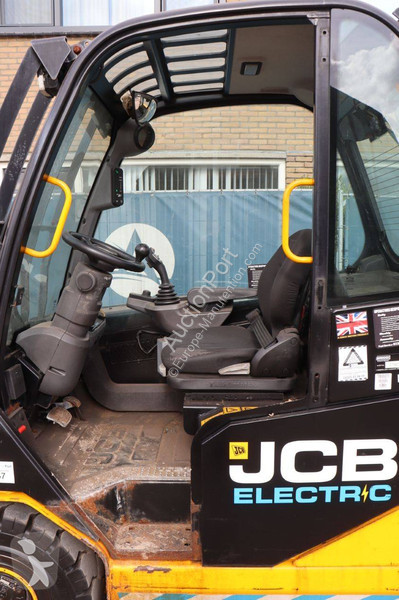 Телескопический погрузчик JCB 30-19E