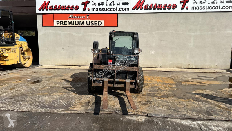 Teleskopický vozík JCB TH 4X4