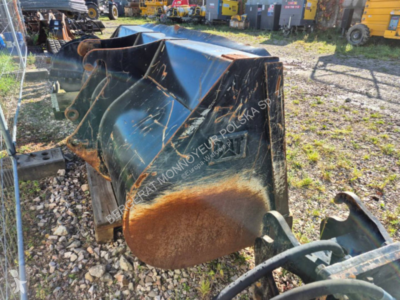 Teleskopický vozík Caterpillar TH 417D