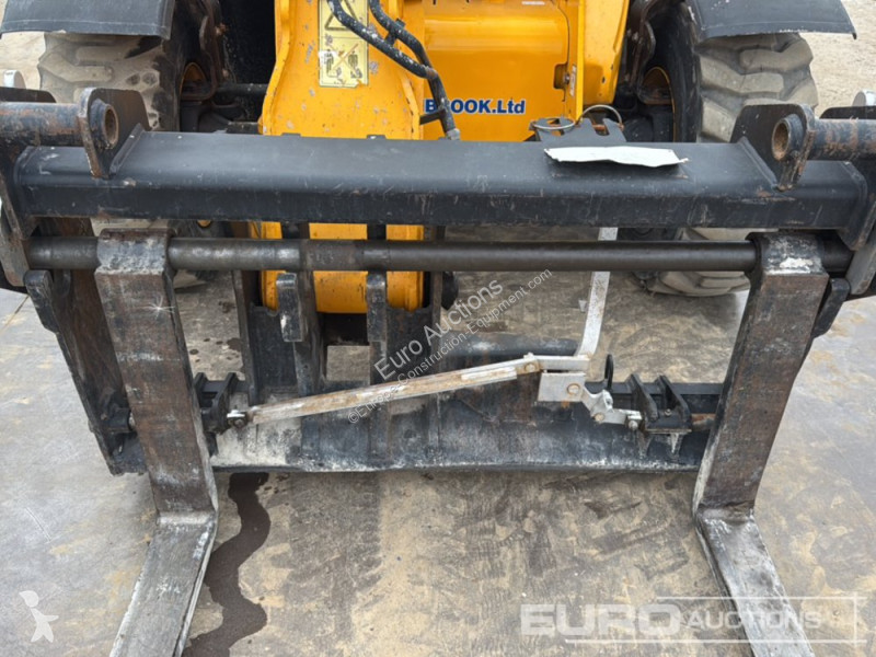 رافعة شوكية تلسكوبية JCB 525-60 Hi Viz