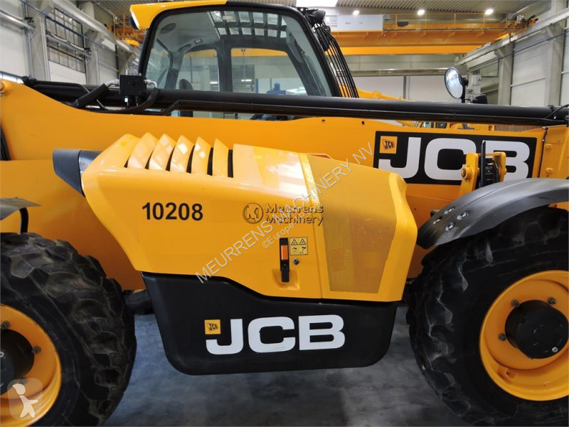 رافعة شوكية تلسكوبية JCB