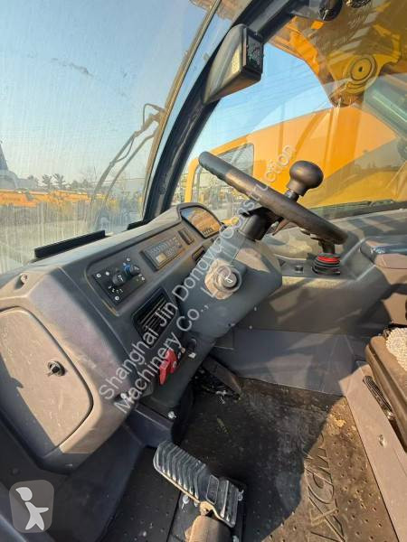 XCMG XC6-3007V telescopic handler
