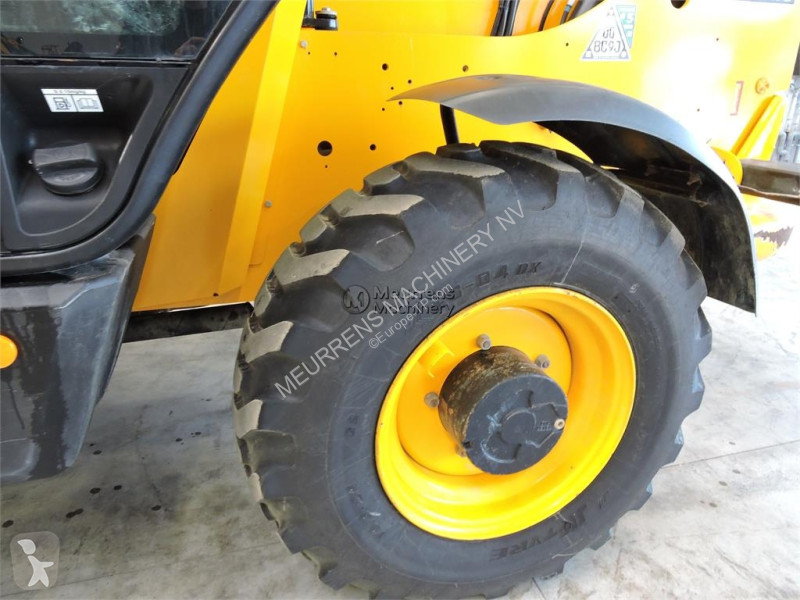رافعة شوكية تلسكوبية JCB