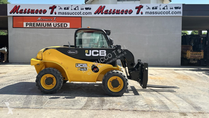 رافعة شوكية تلسكوبية JCB 4x4