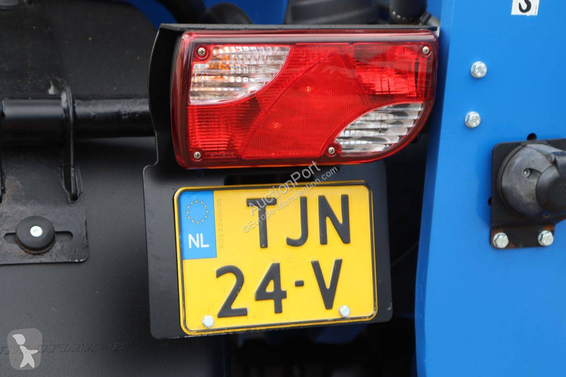 Teleskopický manipulátor New Holland LM628