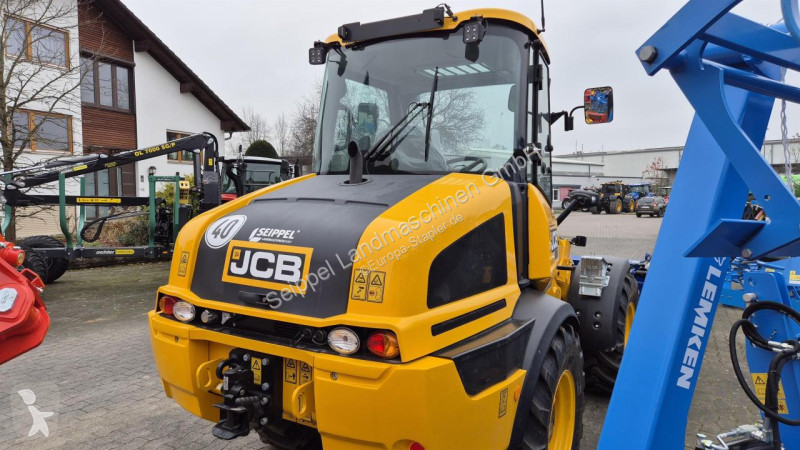 رافعة شوكية تلسكوبية JCB AGRI