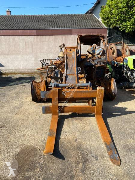 Chariot télescopique Manitou MLT 737 endommagé